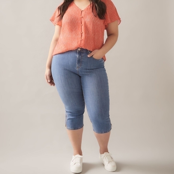 12 - In Every Story | Straight-Leg Denim Capri with Zip - Picture 1 of 8
